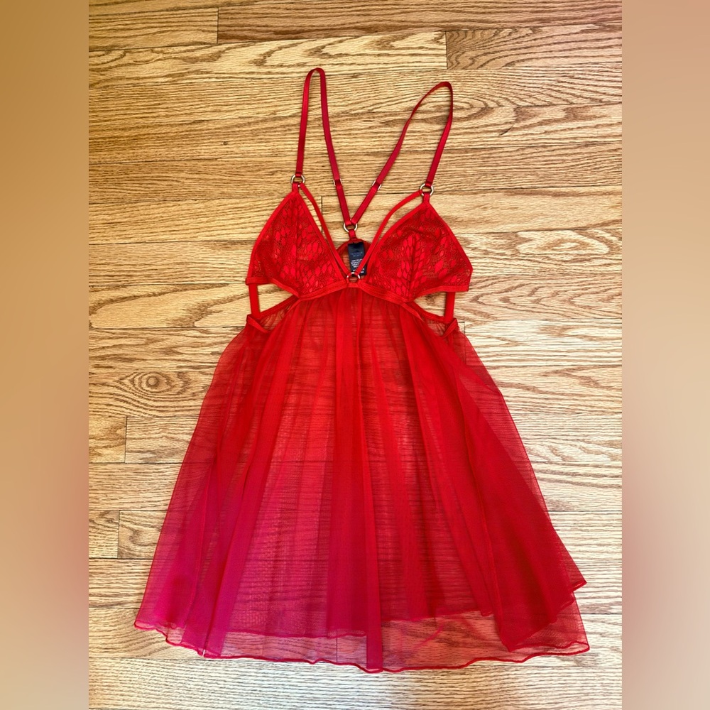 Like New! Victoria’s Secret chemise- Size M